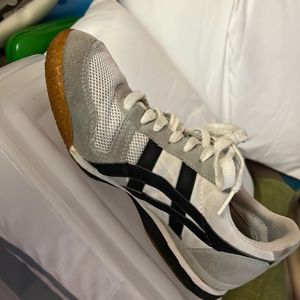Asics Onitsuka Tiger Grey/White mens size 6 womens 8